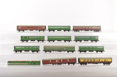 Lot 648 - Hornby-Dublo 00 Gauge 2-Rail green short Suburban Coaches and Super Detail green and maroon and Chocolate and cream coaches (11)