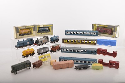 Lot 659 - Wrenn 00 Gauge unboxed Shell and ESSO 0-6-0 Tank Engines and related wagons and a quantity of spare coach and wagon bodies and other items (30+)