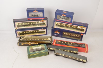 Lot 662 - Bachmann Mainline and other  00 gauge  coaches and wagons (11)