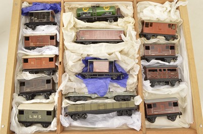 Lot 667 - Trix Twin and Trix Express unboxed 00 Gauge Goods Rolling Stock (62)