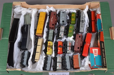 Lot 669 - Trix Twin and Trix Express unboxed 00 Gauge UK and American Outline Goods Rolling Stock (27)