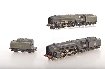 Lot 678 - Pair of Trix 00 Gauge BR 70000 Britannia Class Locomotives ( 5 including tenders)