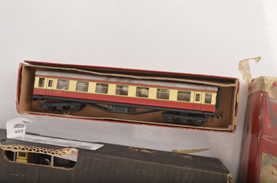 Lot 680 - Trix 00 Gauge boxed 2/314 LMS Passenger Train Set and unboxed metal Pullman and BR WR chocolate and cream Coaches (20)