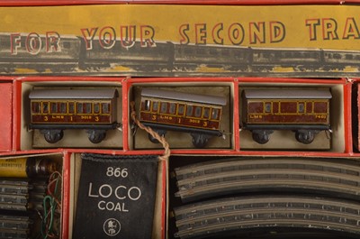 Lot 680 - Trix 00 Gauge boxed 2/314 LMS Passenger Train Set and unboxed metal Pullman and BR WR chocolate and cream Coaches (20)