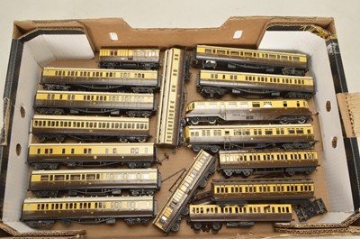 Lot 684 - GW chocolate/cream kit-built Railcar and assorted GW coaches 00 gauge (16)