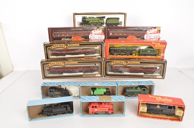 Lot 711 - Tri-ang Dublo Hornby Mainline 00 gauge Locomotives and carriages (13)