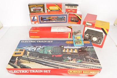 Lot 712 - Hornby Diesel Freight set 00 gauge with extra rolling stock and accessories (10)