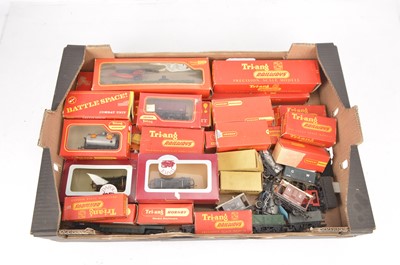 Lot 717 - Tri-ang Hornby Dapol 00 gauge wagons and accessories with Tri-ang TT gauge rolling stock (91)