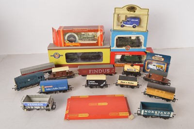 Lot 719 - Hornby Oxford Airfix Lima 00/H0 gauge Locomotives and rolling stock (19)