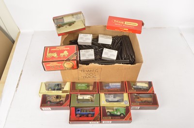 Lot 721 - Tri-ang 00 gauge Super 4 track with assorted boxed Lledo Yesteryear diecast vehicles (qty)