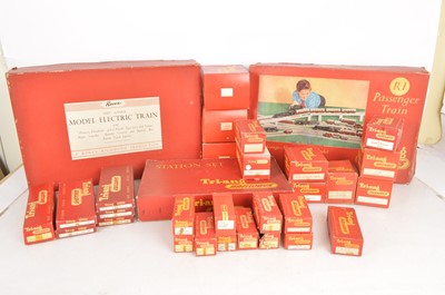 Lot 722 - Rovex Richmond  and Tri-ang 00 gauge Sets Rolling stock and building all in original boxes (31)