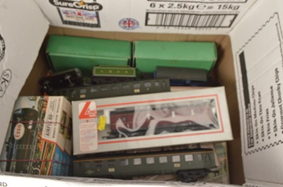 Lot 738 - Hornby Acho Lima  H0/00 gauge and other rolling stock and accessories (qty)