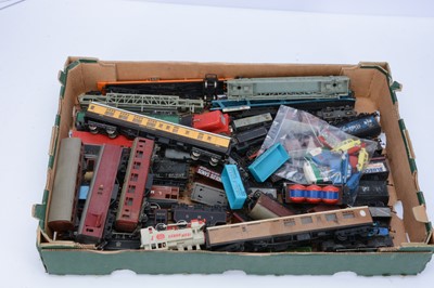 Lot 747 - Tri-ang Hornby Airfix 00 gauge Locomotives and freight wagons (41)