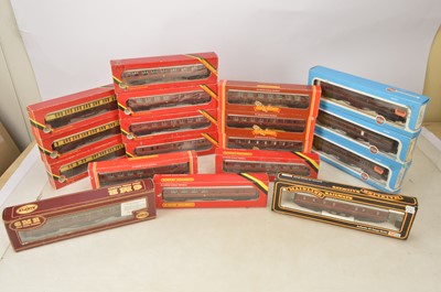 Lot 769 - Hornby Mainline Airfix coaches 00 gauge in original boxes (18)