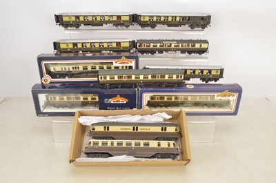 Lot 781 - Lima Bachmann Hornby 00 gauge  Railcars and coaches in chocolate/cream liveries (11)