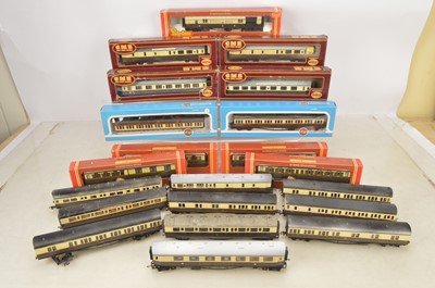 Lot 785 - Hornby Airfix and converted RTR 00 gauge GW chocolate/cream liveried coaches  (21)