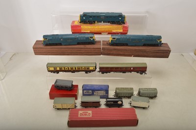 Lot 790 - Hornby Dublo Liliput/Trix 00 gauge Locomotives Coaches and wagons (13)