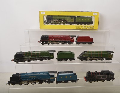 Lot 793 - Hornby Dublo Trix 00 gauge Locomotives (6)