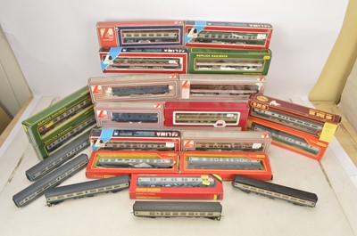 Lot 804 - Hornby Lima Replica  and other 00 gauge Express coaches (22)