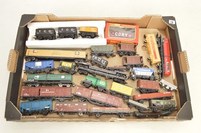 Lot 814 - Hornby Mainline Airfix Lima 00 gauge wagons (53)