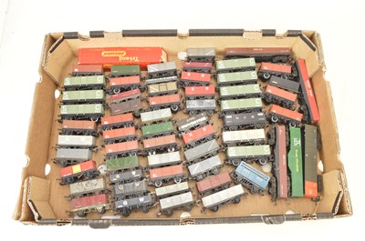 Lot 830 - Lima Hornby Tri-ang and other  00 gauge closed and open wagons (116)