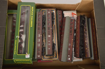 Lot 847 - Replica Lima Mainline and other  00 gauge BR or LMS maroon coaches (19)