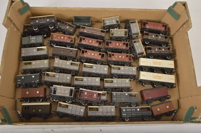 Lot 849 - Hornby Lima and other 00 gauge freight rolling stock in Pre-Grouping colours (42)