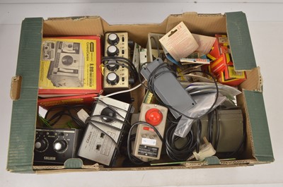 Lot 855 - Collection of 00/H0  controllers and electronic and electrical accessories (qty)