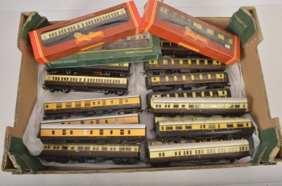 Lot 869 - Hornby Grafar Airfix and other coaches all in chocolate/cream liveries (19)