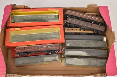 Lot 870 - Hornby Grafar coaches  in assorted liveries (16)