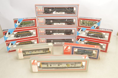 Lot 900 - Lima  00 gauge Class 47 Diesel Locomotives and wagons in original boxes (13)