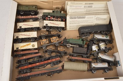 Lot 915 - Marklin Hornby 00/H0 gauge Locomotives and freight wagons with track (31)