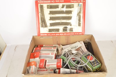 Lot 923 - Fleischmann HO gauge track and track accessories (qty)