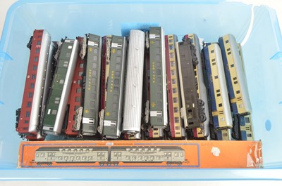 Lot 930 - Lima Piko Fleischmann and other HO gauge Bogie Express coaches (30)