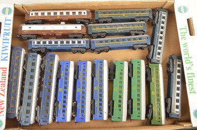 Lot 931 - Lima Jouef Avia HO gauge Bogie  coaches (39)