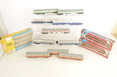 Lot 933 - Lima Fleischmann Piko HO gauge Multiple Units and  coaches (17)