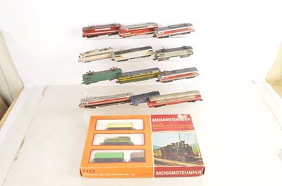 Lot 936 - Lima Mehano Jouef RSO HO gauge Diesel and  Electric Locomotives and a starter set (13)