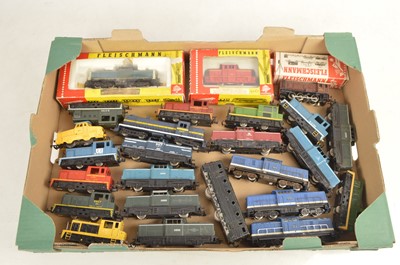 Lot 938 - Lima Mehano Fleischmann and other HO gauge Diesel Locomotives and wagons (26)