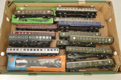 Lot 943 - Marklin Roco HO gauge Bogie coaches  (20)