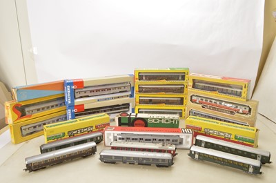 Lot 947 - Fleischmann Lima Liliput Walthers and other H0 gauge coaches (21)