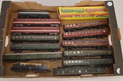 Lot 952 - Lima Roco Jouef and other H0 gauge Electric Locomotives and Carriages (14)