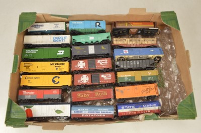 Lot 988 - US outline Lima Bachmann Revell Hong Kong and other H0 gauge freight cars  (68)