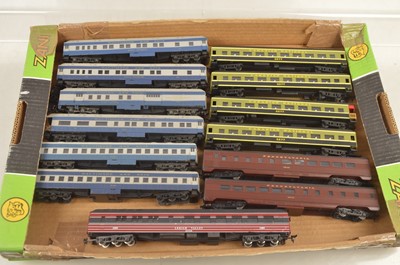 Lot 989 - US outline Lima Model Power and other H0 gauge coaches  (43)