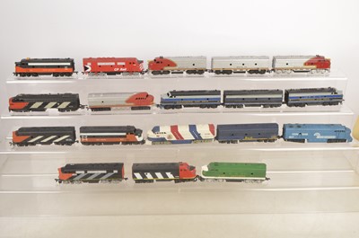 Lot 992 - US outline Walthers RSO Tri-ang and other  diesel single ended and centre car Locomotives H0 gauge (29)