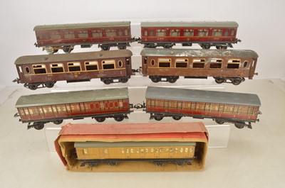 Lot 1034 - Hornby 0 Gauge pre-war No 2 Coaching Stock (7)