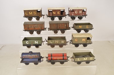 Lot 1035 - Hornby 0 Gauge early No 1 Stock (12)