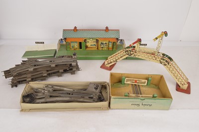 Lot 1043 - Hornby 0 Gauge 3-rail Track and Accessories (qty)