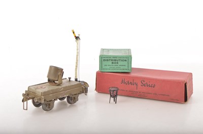 Lot 1055 - Hornby 0 Gauge and other manufacturers mixed group of items (5)