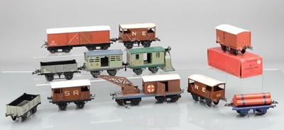 Lot 1064 - Hornby 0 Gauge large Quantity of Goods and Passenger rolling stock (Lge Qty)