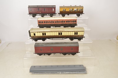 Lot 1118 - Assorted 0 Gauge Coaching Stock and spare roofs (8)